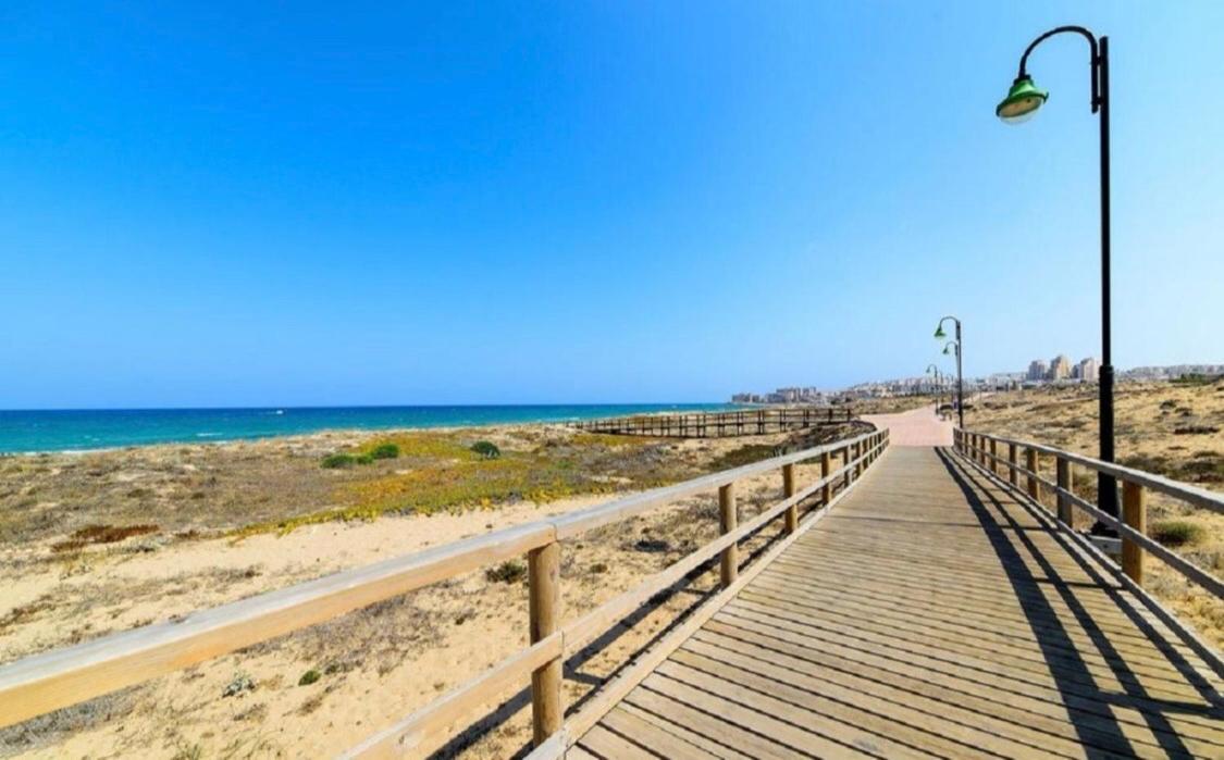 Apartment With Pool & Balcony Less Than 10Min Walk To La Mata Beach! Torrevieja Dış mekan fotoğraf